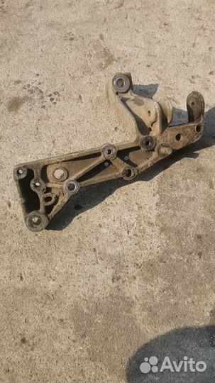 Кронштейн переднего рычага Skoda oktavia A5