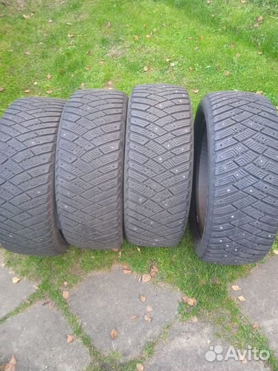 Goodyear UltraGrip 215/55 R17