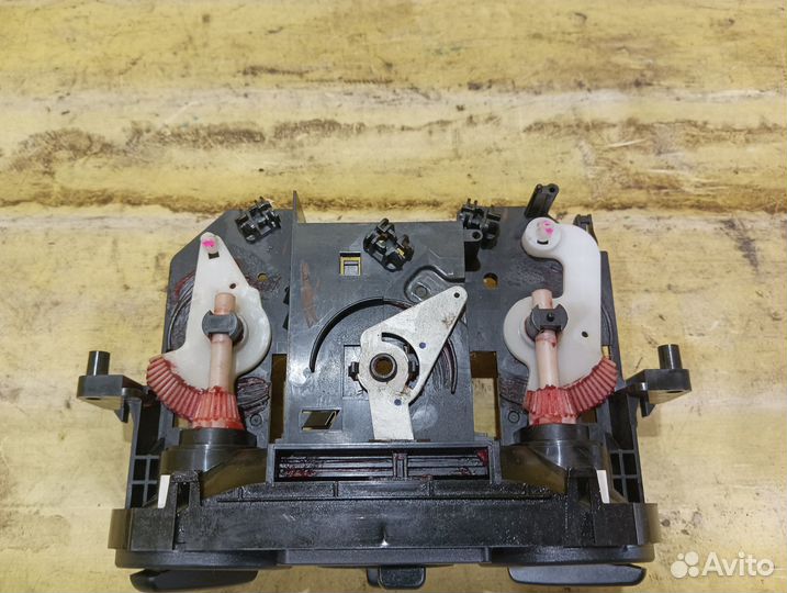 Блок управления климатической установкой Nissan