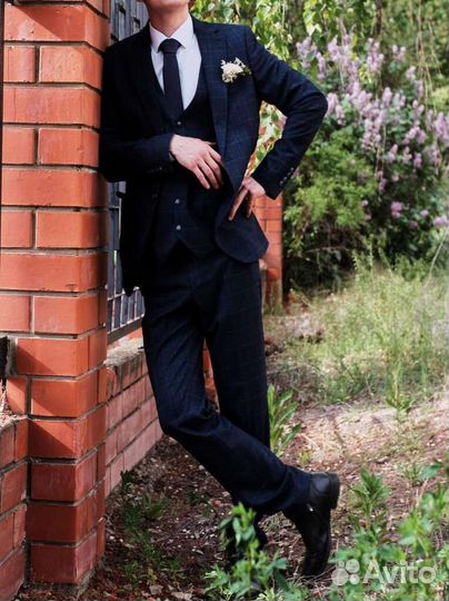 Мужской свадебный костюм тройка 46 размер