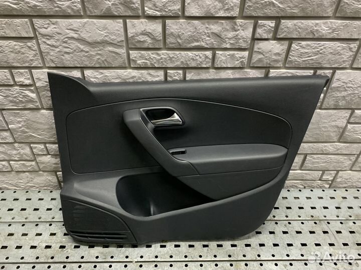 VW Polo Sedan Обшивка двери передней правой