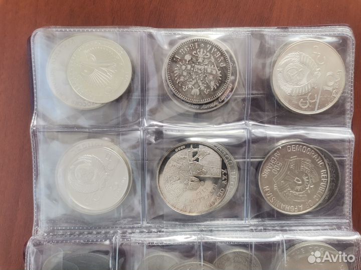 Коллекция монет и купюр