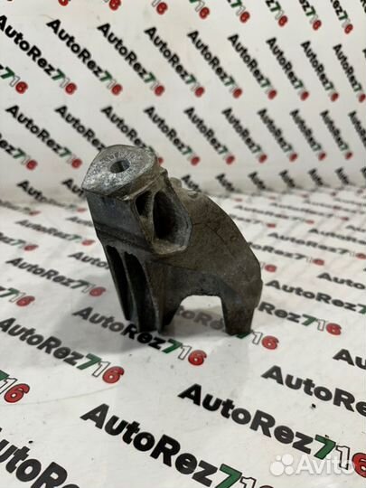 Кронштейн двигателя левый Audi A4 B8 CDN 2.0 2014