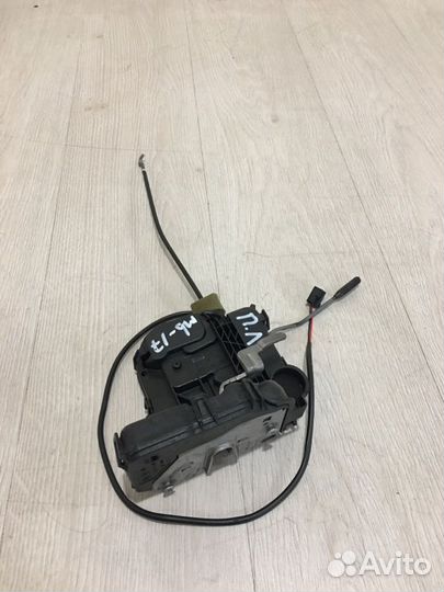 Замок боковой двери передний левый Mercedes Benz