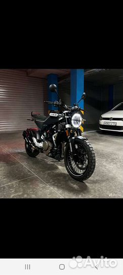 Husqvarna svartpilen 401