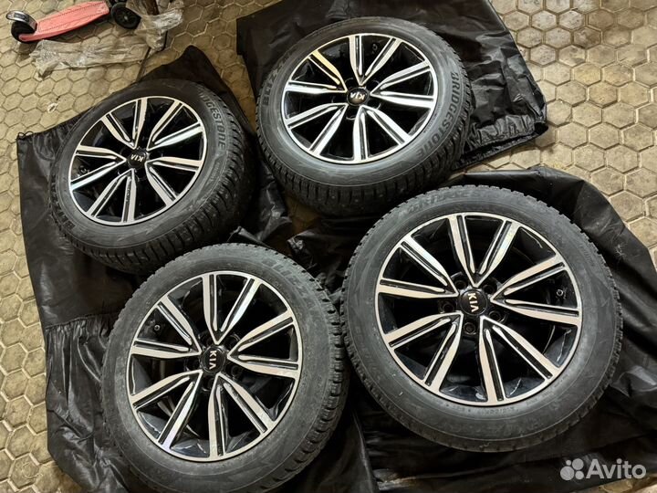 Зимний комплект bridgestone колес 215/55/17