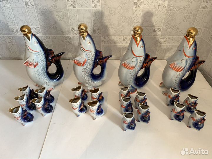 Фарфоровый графин со стопками 