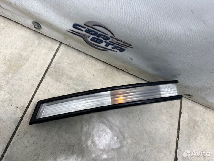 Поворотник левый Volkswagen Passat B6 BVY 2006