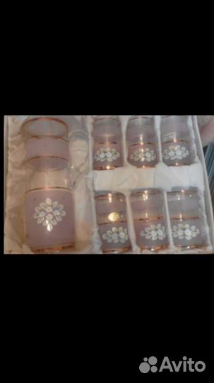 Кувшин со стаканами