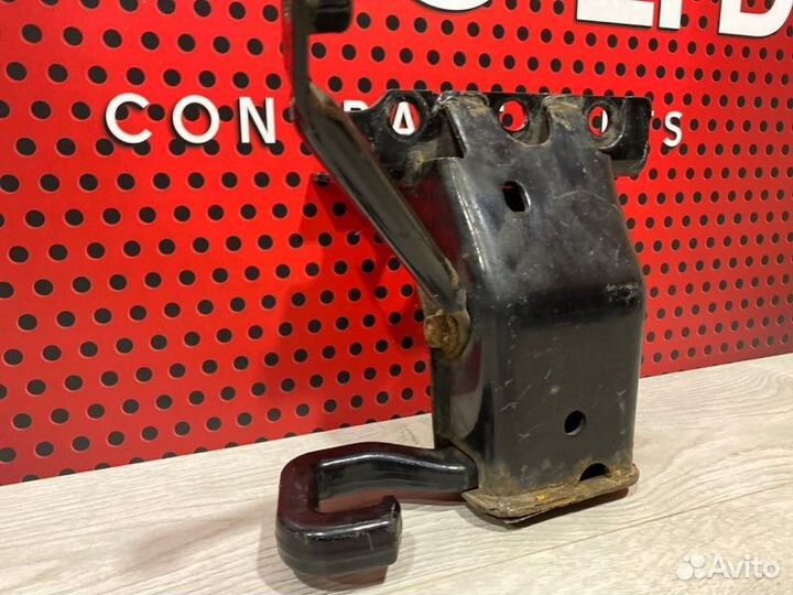 Крюк буксировочный Jeep Grand Cherokee WK2 2016