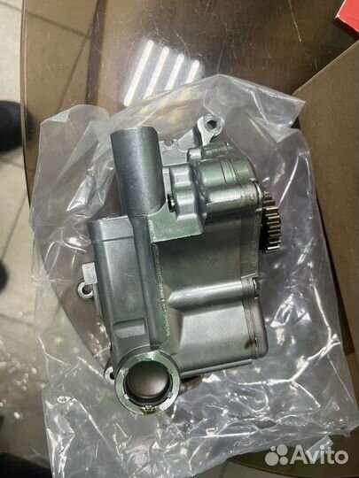 Масляный насос 06J115105AB