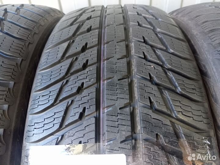 Nokian Tyres WR SUV 3 235/55 R20