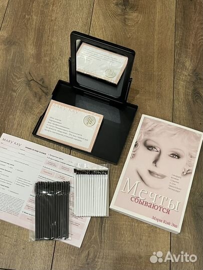 Зеркало для макияжа, книга Мери Кэй