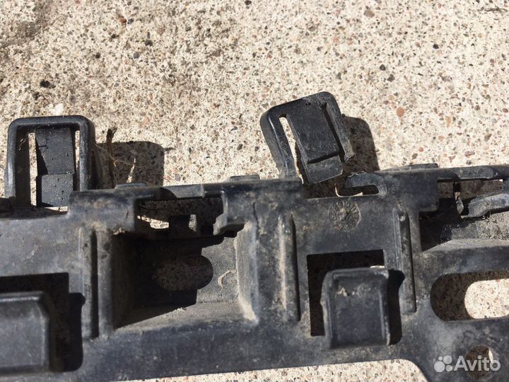 Кронштейн порга пер правый BMW G11 2016