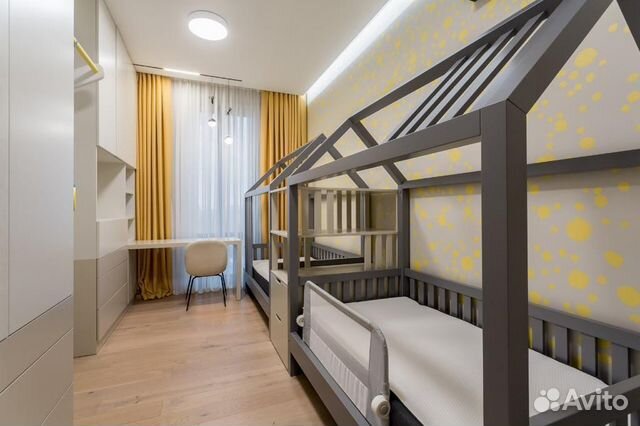 Детская кроватка домик. 2 штуки (цееа за каждую)