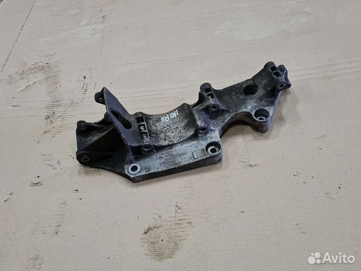 Кронштейн Skoda Octavia Volkswagen Bora A4