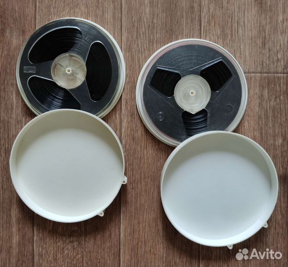 Магнитная лента катушки с записью