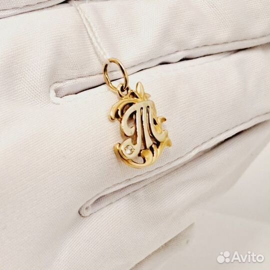 Золотая подвеска с фианитом