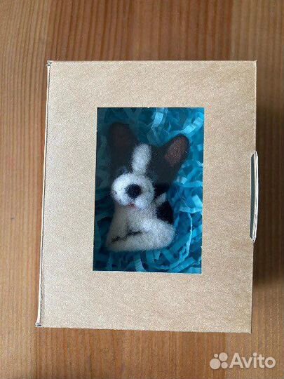 Валяная брошь