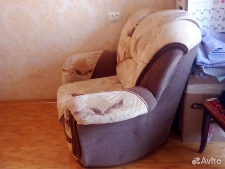 Диваны и кресло бу