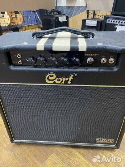 Ламповый комбоусилитель Cort CMV-15EU