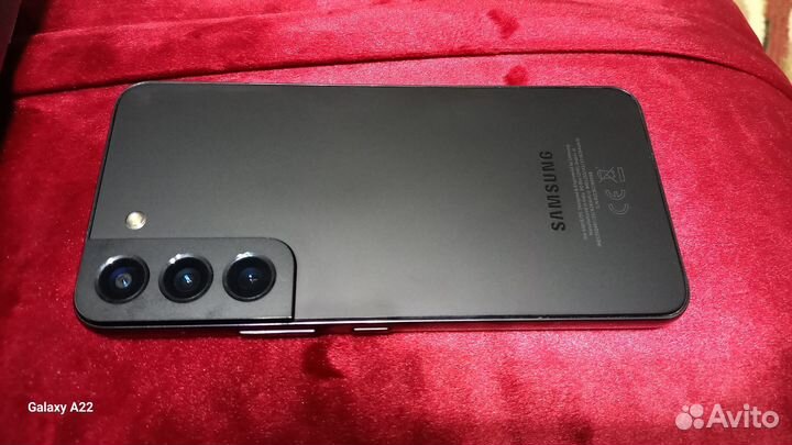 Samsung Galaxy S22, 8/256 ГБ