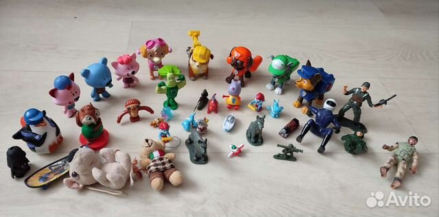 Детские игрушки, солдатики и зверушки,трасса