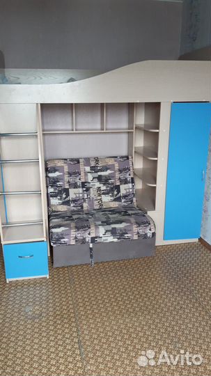 Детская кровать со шкафами и диваном