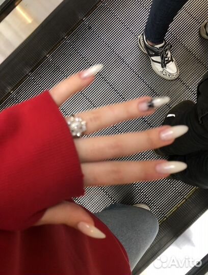 Модель на маникюр