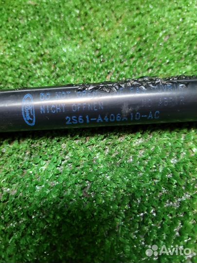 Амортизатор багажника Ford Fiesta mk5 2008