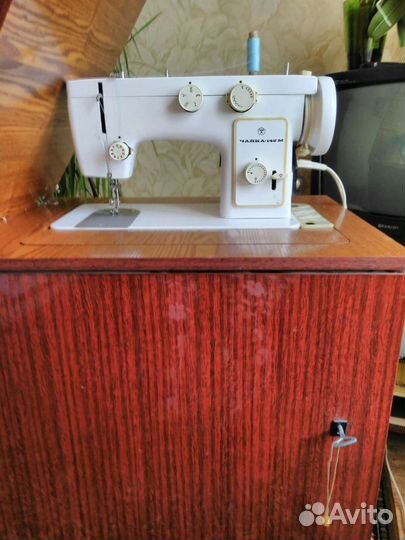 Швейная машина Чайка 142м