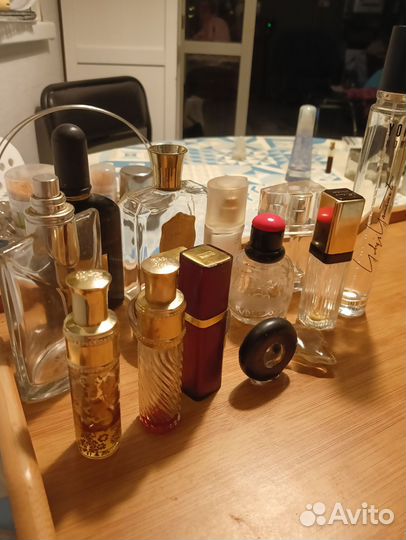 Лот флаконов от парфюмерия
