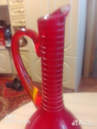 Оригинальный кувшин с нежным рисунком