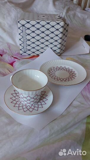 Чашка кофейная и 2 блюдца. Фарфор