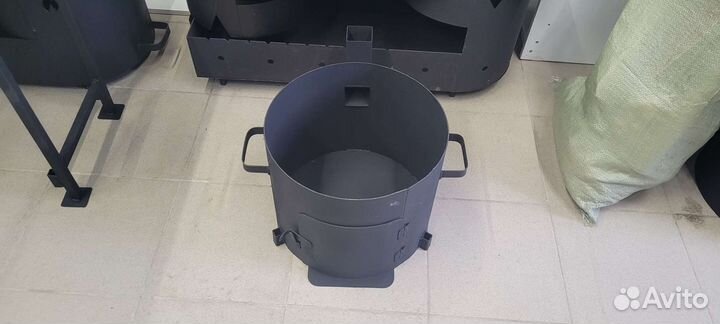 Казаны чугунные с печью с трубой и дверцей все раз