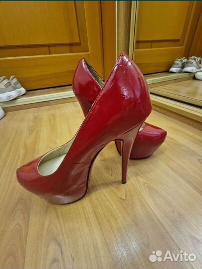 Туфли красные лаковые
