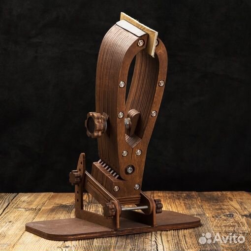 Шорный пони, шорник, станок для шитья