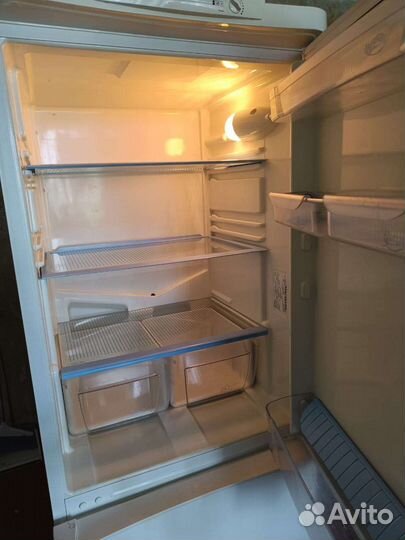 Холодильник бу indesit