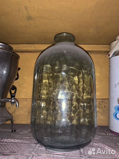 Стеклянная емкость бутыль