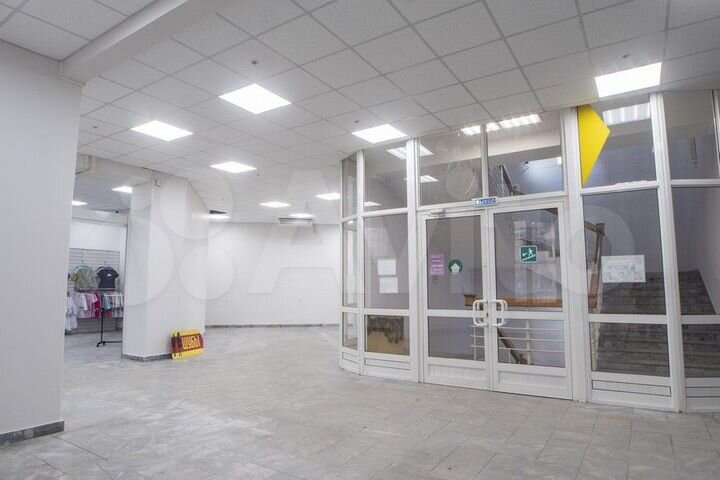 Универсальное помещение на первой линии в центре с