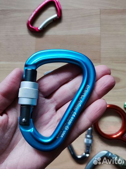 Карабины для альпинизма и скалолазания