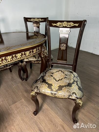 Стол и стулья