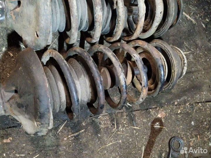 Стойки передние Volkswagen Golf 2