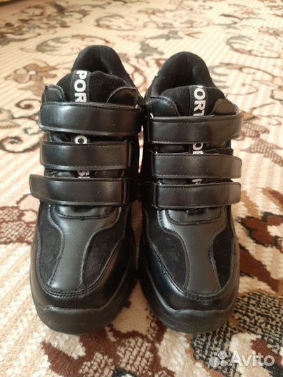 Кроссовки с высокой подошвой