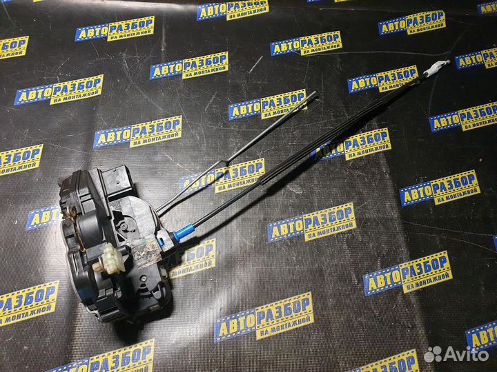 Замок двери передней правой Опель Астра J