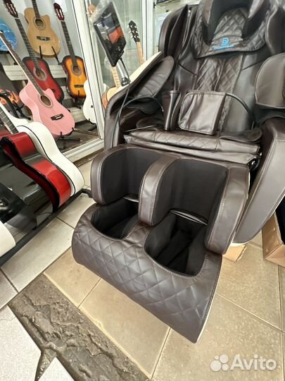 Массажное кресло бежевое