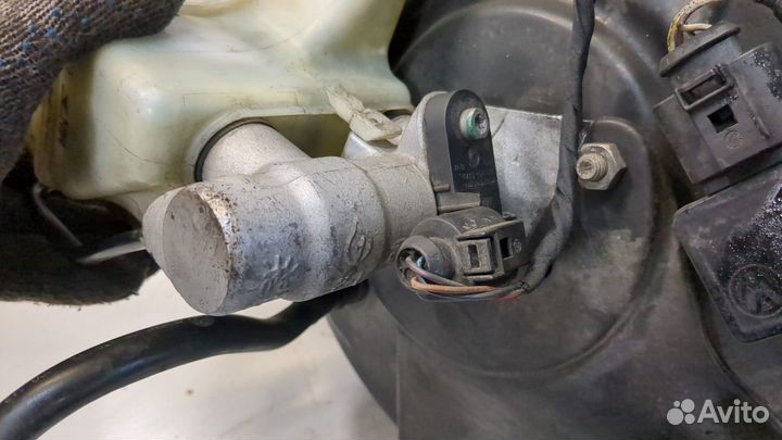 Цилиндр тормозной главный Volkswagen Passat 6