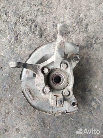 Кулак поворотный передний левый Mitsubishi Galant