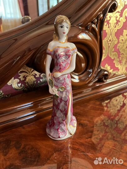 Фарфоровые статуэтки