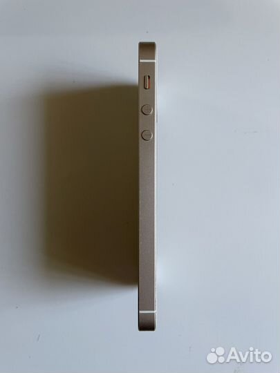 Телефон iPhone SE 64GB 2016